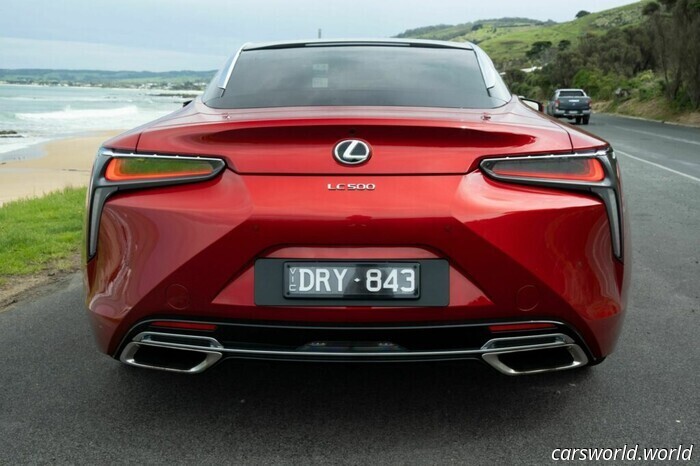 Diez años después, el Lexus LC500 V8 sigue haciendo que el futuro parezca sobrevalorado | Reseña | Carscoops
